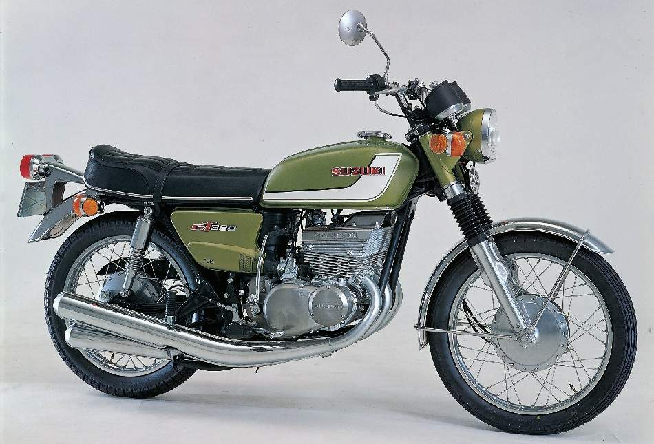 Couvercle Moteur Pour Suzuki GT 380 1972-1978 - Pièce D'occasion - Référence 139341